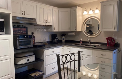 Okanagan-Similkameen House | Lakeview Suite at Giants Head Mountain