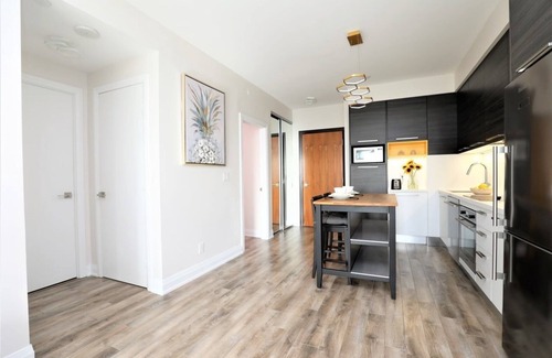 Humber Bay Shores Condo | Lakeview Sunny, close to downtown and airport
