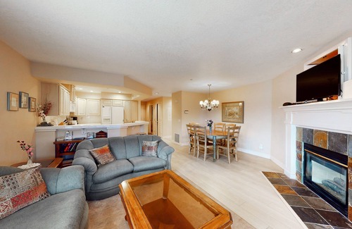 Coeur d'Alene Condo | Lakeview vacation condo w/private W/D & access to dock & close to public beach