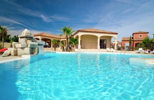 Homps House | Lakeview Villa with Garden