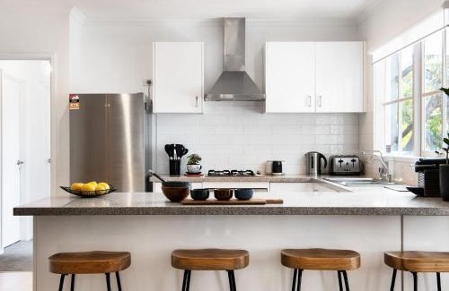 Daylesford House | Lakewood minutes walk to Lake Daylesford