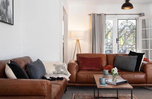 Daylesford House | Lakewood minutes walk to Lake Daylesford