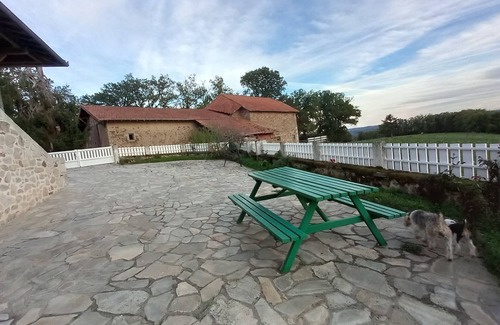 Quezac House | Lamalpapoche gîte in the heart of an old-fashioned farm with unusual animals.