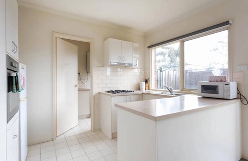 Oakleigh Hotel | Lamplighter Motel