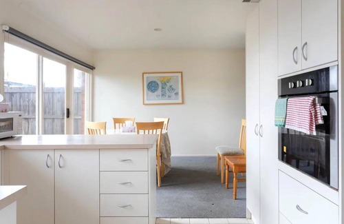 Oakleigh Hotel | Lamplighter Motel