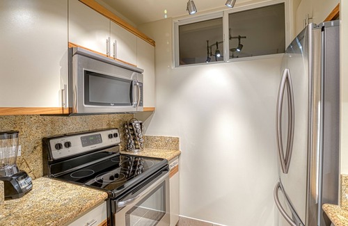 Honokowai Condo | Lanai Building w/AC! 100% Oceanfront -The Mahana 8th floor, 1BR/2BATHROOMS!
