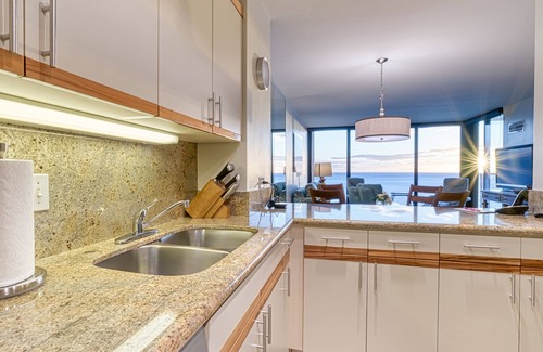 Honokowai Condo | Lanai Building w/AC! 100% Oceanfront -The Mahana 8th floor, 1BR/2BATHROOMS!