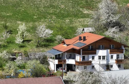 Arzl im Piztal Apartment | Landhaus Alpenzeit