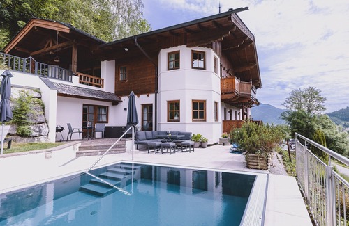 Kaprun Apartment | Landhaus Lodges Kaprun - Alois, infinity pool & garden