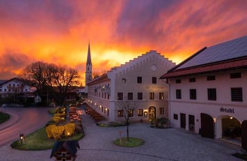 Pittenhart Hotel | LANDHOTEL ALTE ZOLLSTATION- Historical Building