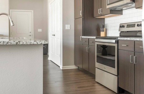 Chesterfield Apartment | Landing | Amazing 1BD, Courtyard, Pool
