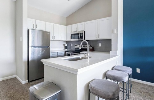 George Bush Park/Eldridge Apartment | Landing | Amazing 1BD, Gym