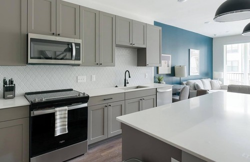 Houston Apartment | Landing | Amazing 1BD, Pool, Gym