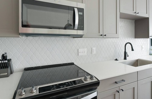 Houston Apartment | Landing | Amazing 1BD, Pool, Gym