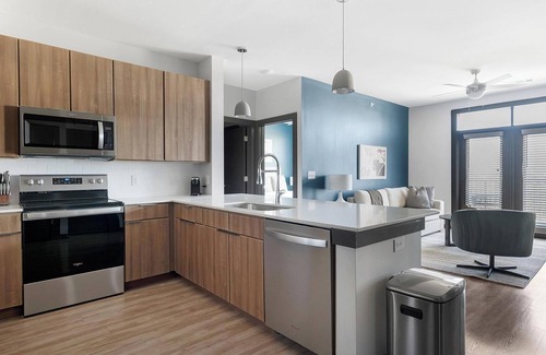 Buda Apartment | Landing | Amazing 2BD, Pool, Clubhouse