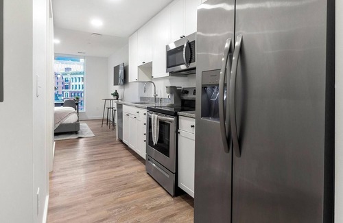 Greektown Historic District Apartment | Landing | Amazing Studio, Clubhouse, Gym