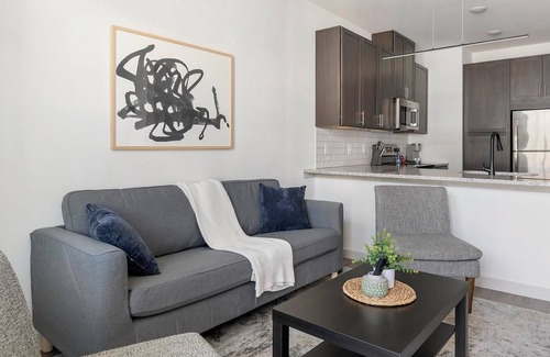 Dallas Apartment | Landing at Cedar Lakes - 1 Bedroom in Redbird /...