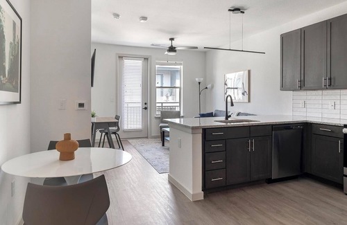 Dallas Apartment | Landing at Cedar Lakes - 1 Bedroom in Redbird /...