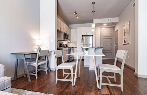 Civic Center Apartment | Landing at Civic Lofts - 1 Bedroom in Civic Center