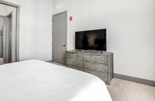 Westlake Apartment | Landing at Crocker Park Living - 1 Bedroom in Downtown Westlake