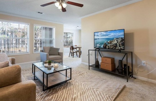 Jamestown Apartment | Landing at Crowne at James Landing Apartments - 2 Bedrooms in Downtown High Point