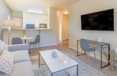 Hyde Park Apartment | Landing at Eden's Edge - 1 Bedroom in Southwest Jacksonville