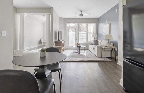 Paw Creek Apartment | Landing at Eleven240 - 1 Bedroom in Wedgewood