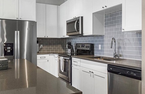 Overland Apartment | Landing at Encore Evans Station - 1 Bedroom in Overland