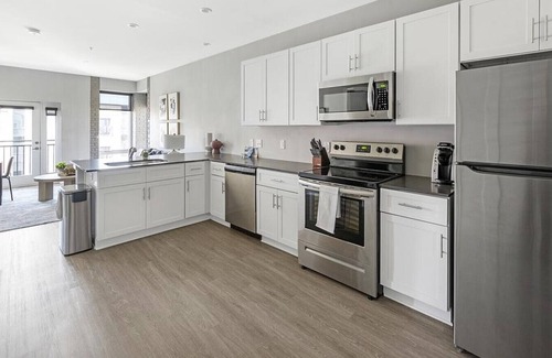 Nashville Apartment | Landing at Fifty Forty Flats - 1 Bedroom in Lenox Village