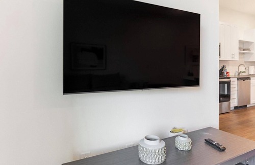 Davenport Apartment | Landing at Florence Villa - 3 Bedrooms in Four .