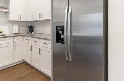 Davenport Apartment | Landing at Florence Villa - 3 Bedrooms in Four .