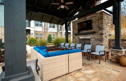 Paw Creek Apartment | Landing at Highland Park at Northlake - 1 Bedroom in Wedgewood