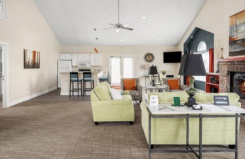 Fort Wayne Apartment | Landing at Island Club - 1 Bedroom in Downtown Fort Wayne