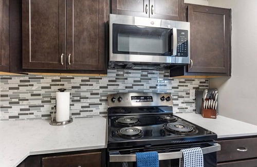 Indianapolis Apartment | Landing at Lake Castleton - 2 Bedrooms in I 69/Fall Creek
