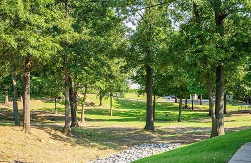 Southaven Apartment | Landing at Oak Hollow Apartments - 2 Bedrooms in Downtown Southaven