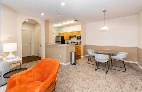Jacksonville Apartment | Landing at Oaks at Normandy - 3 Bedrooms in Rolling Hills