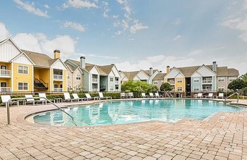 Jacksonville Apartment | Landing at Oaks at Normandy - 3 Bedrooms in Rolling Hills