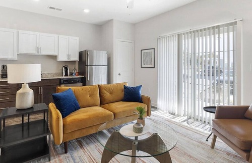 Norfolk - Virginia Beach Apartment | Landing at Park 216 Apartments - 1 Bedroom in Downtown Suffolk