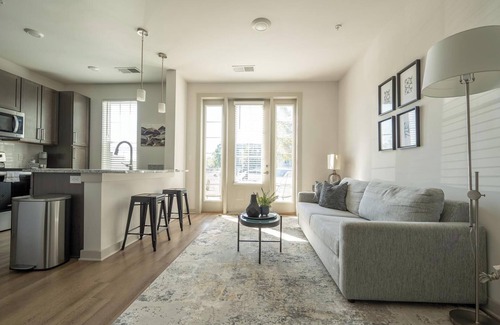 Charlotte Apartment | Landing at Pine 25 North End - 1 Bedroom in Try.