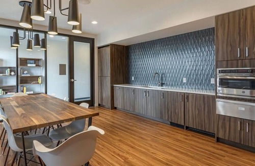 Kerns Apartment | Landing at Sixteen G - 1 Bedroom in Kerns