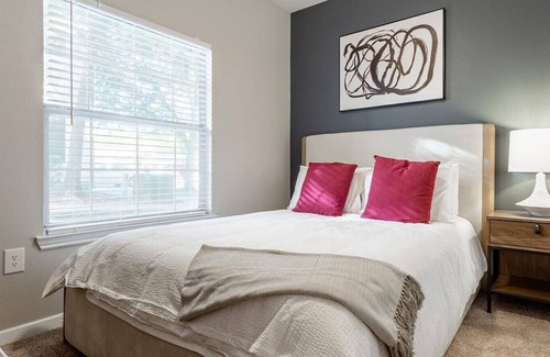 Sweetbriar Apartment | Landing at SOCO Apartments - 2 Bedrooms in South Austin