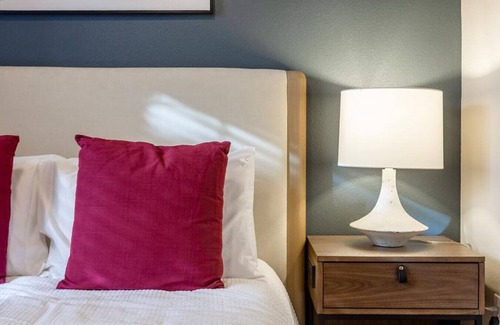Sweetbriar Apartment | Landing at SOCO Apartments - 2 Bedrooms in South Austin