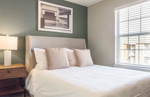 Edmond Apartment | Landing at The Parker Apartment Homes - 2 Bedrooms in Downtown Oklahoma City