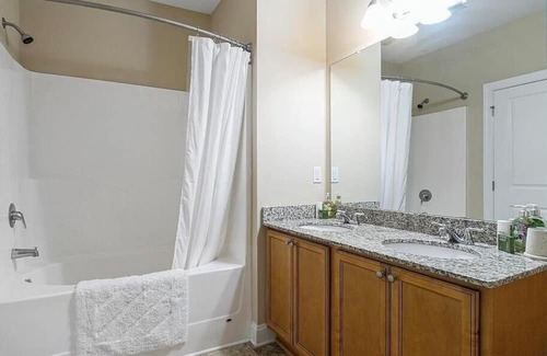 Colfax Apartment | Landing at The Plantation at Pleasant Ridge - 2 Bedrooms in Downtown Greensboro