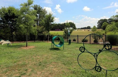 Colfax Apartment | Landing at The Plantation at Pleasant Ridge - 2 Bedrooms in Downtown Greensboro