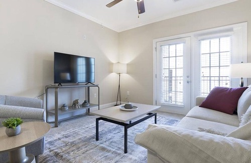 Greensboro Apartment | Landing at The Plantation at Pleasant Ridge - 1 Bedroom in Downtown Greensboro