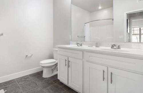 Simsbury Apartment | Landing at The Pointe at Dorset Crossing - 1 Bedroom in Downtown Simsbury