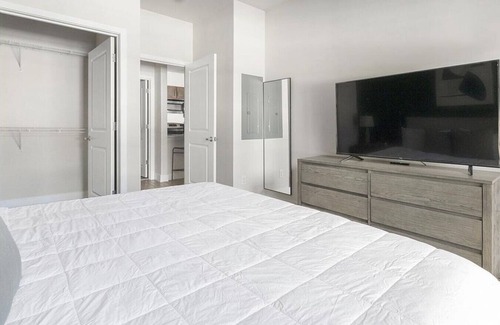 Simsbury Apartment | Landing at The Pointe at Dorset Crossing - 1 Bedroom in Downtown Simsbury