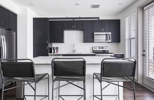 South Central Houston Apartment | Landing at The Standard on the River - 1 Bedroom in Northside