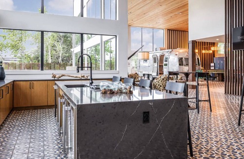 South Central Houston Apartment | Landing at The Standard on the River - 1 Bedroom in Northside